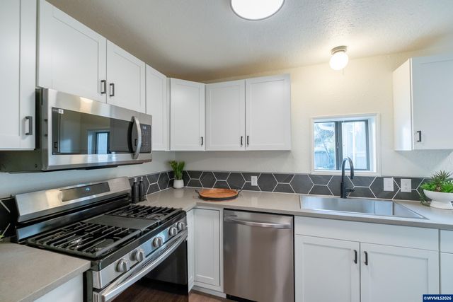 560 Hansen Av S, Salem, OR 97302