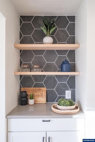 560 Hansen Av S, Salem, OR 97302