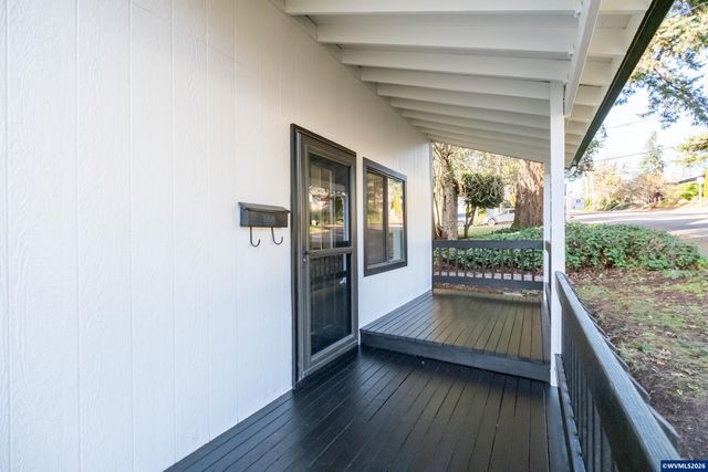 560 Hansen Av S, Salem, OR 97302