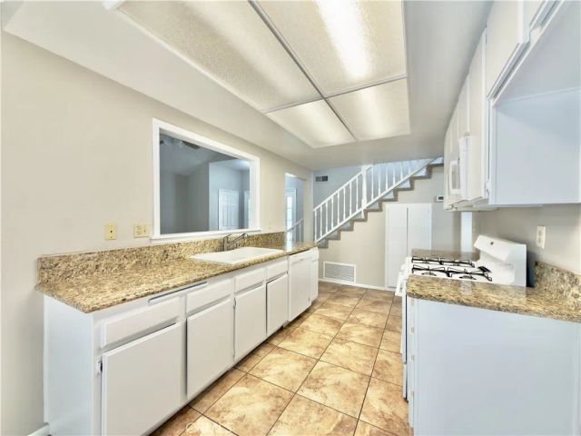 2860 Dartmouth, Lancaster, CA 93536