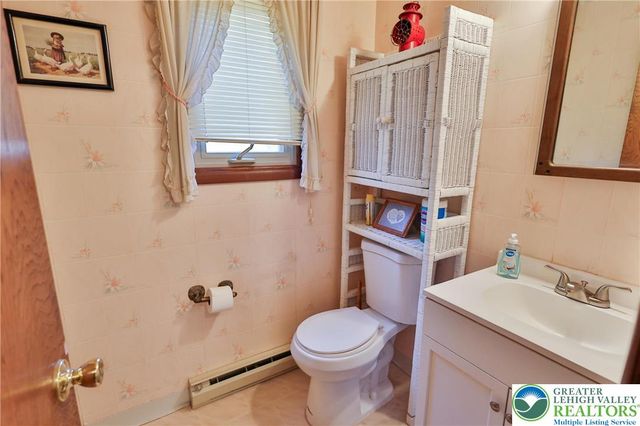 7933 Trails End, Upper Macungie Twp, PA 18051