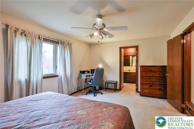 7933 Trails End, Upper Macungie Twp, PA 18051