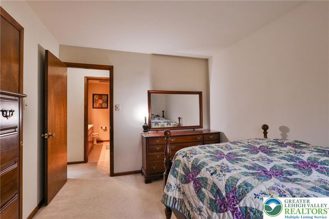 7933 Trails End, Upper Macungie Twp, PA 18051