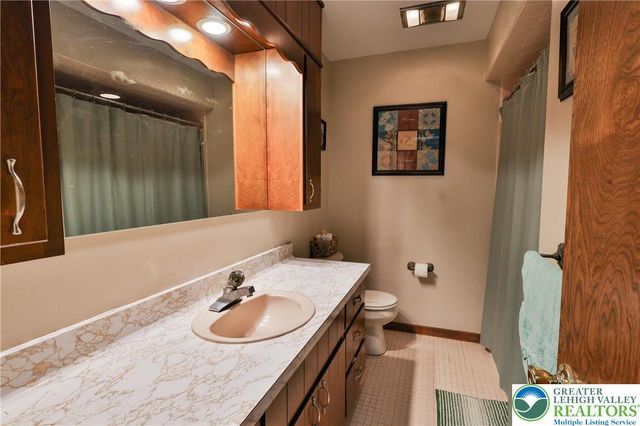 7933 Trails End, Upper Macungie Twp, PA 18051