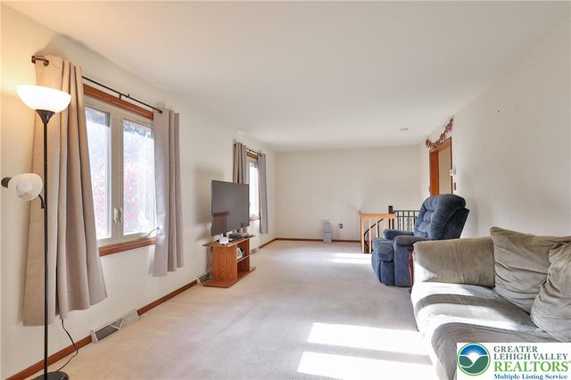 7933 Trails End, Upper Macungie Twp, PA 18051