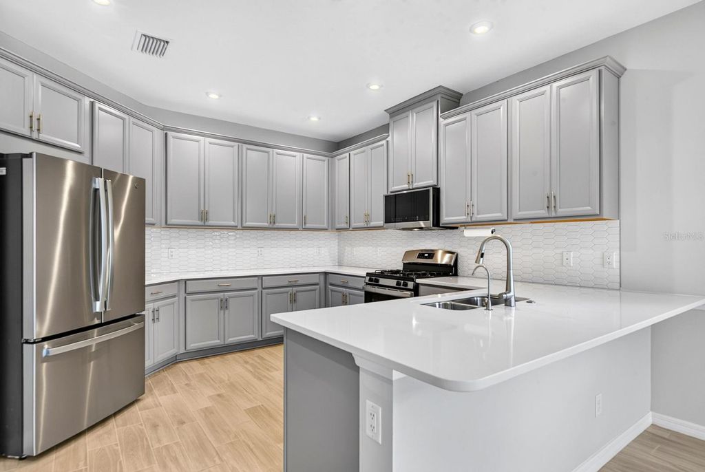 Image 12 of property listing at 16443 PAYNES MILL DRIVE, Bradenton, FL 34211