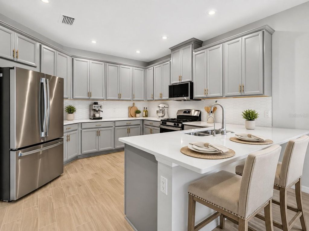 Image 13 of property listing at 16443 PAYNES MILL DRIVE, Bradenton, FL 34211