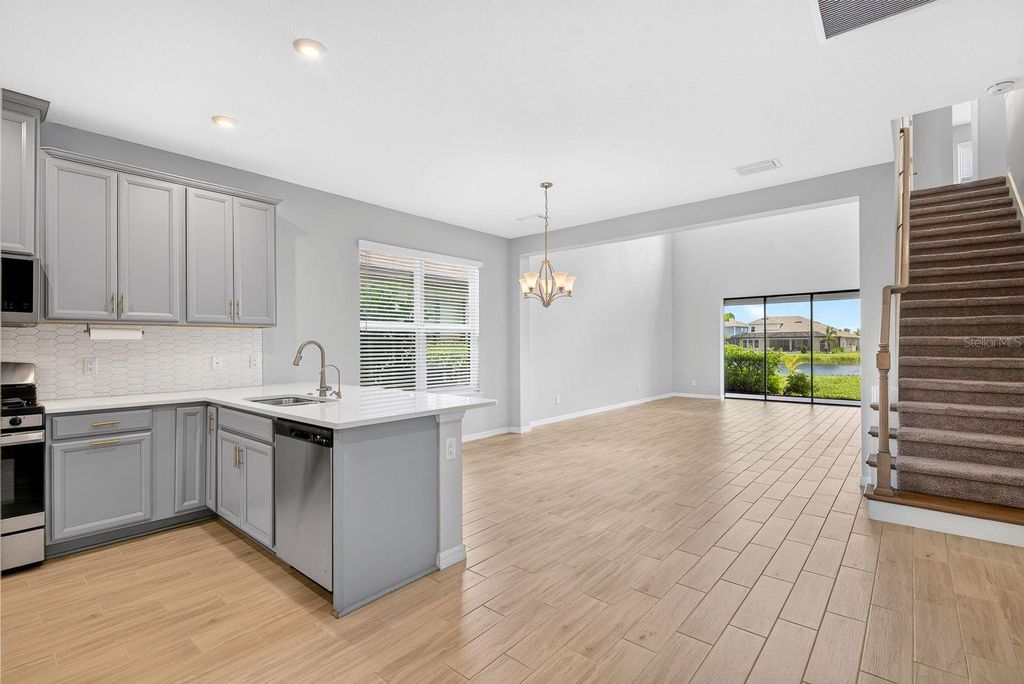 Image 8 of property listing at 16443 PAYNES MILL DRIVE, Bradenton, FL 34211