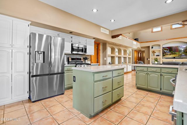 732 OSCAR PEREZ Avenue, El Paso, TX 79932