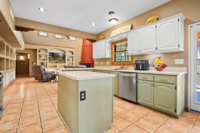 732 OSCAR PEREZ Avenue, El Paso, TX 79932