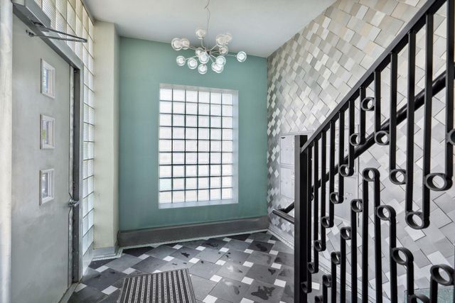 2201 3rd Avenue S 102, Minneapolis, MN 55404