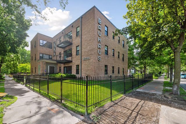 2201 3rd Avenue S 102, Minneapolis, MN 55404