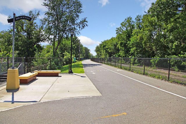 2201 3rd Avenue S 102, Minneapolis, MN 55404