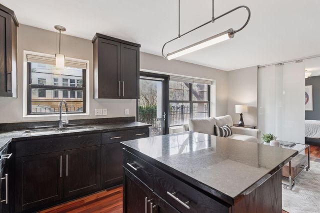 2201 3rd Avenue S 102, Minneapolis, MN 55404