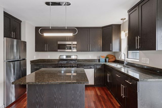 2201 3rd Avenue S 102, Minneapolis, MN 55404