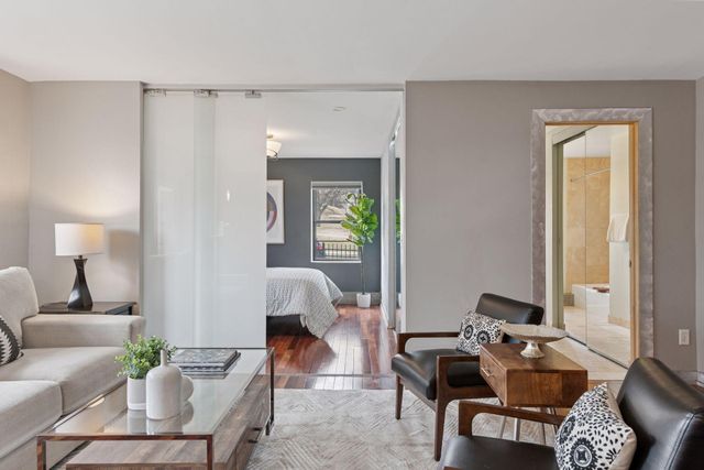 2201 3rd Avenue S 102, Minneapolis, MN 55404