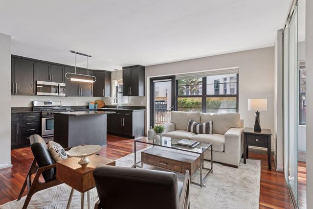 2201 3rd Avenue S 102, Minneapolis, MN 55404