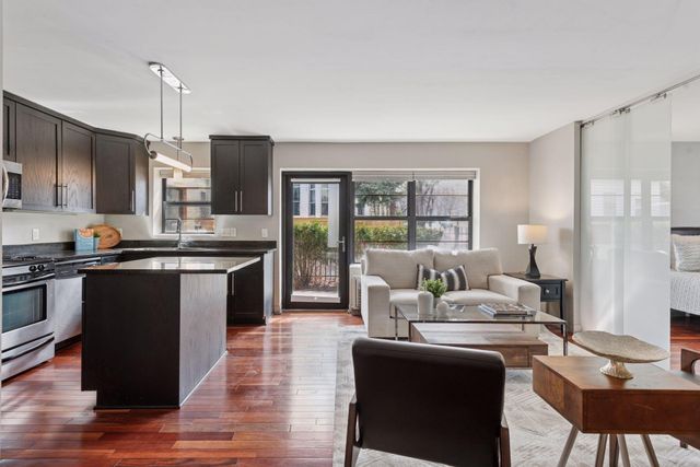 2201 3rd Avenue S 102, Minneapolis, MN 55404