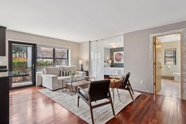 2201 3rd Avenue S 102, Minneapolis, MN 55404