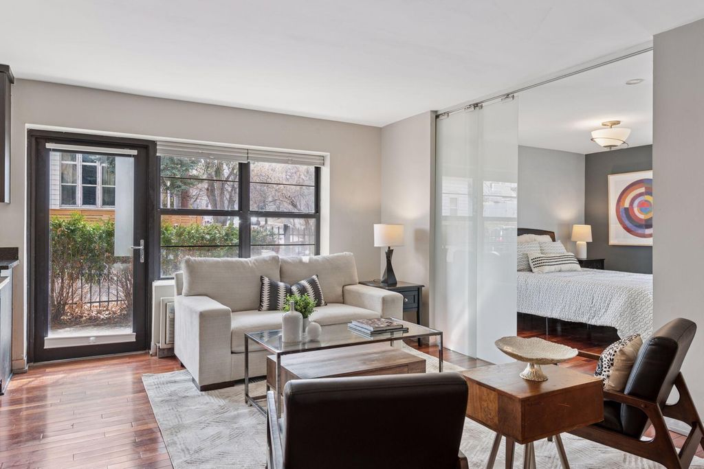 2201 3rd Avenue S 102, Minneapolis, MN 55404