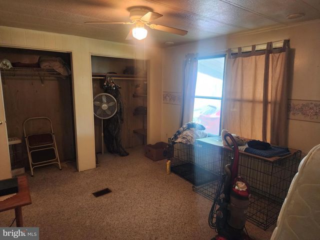 733 DOGWOOD DR, Green Lane, PA 18054