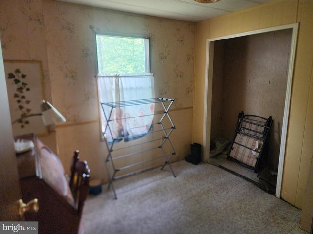 733 DOGWOOD DR, Green Lane, PA 18054
