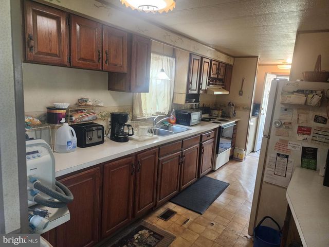 733 DOGWOOD DR, Green Lane, PA 18054