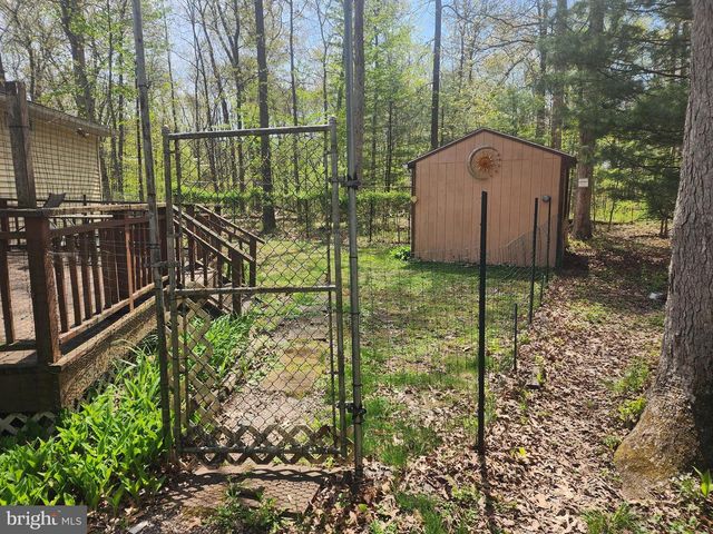 733 DOGWOOD DR, Green Lane, PA 18054