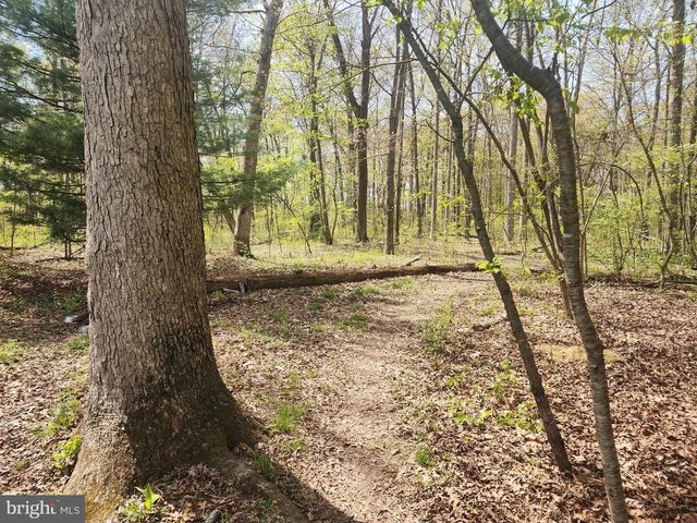 733 DOGWOOD DR, Green Lane, PA 18054