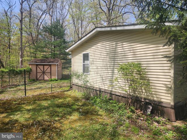733 DOGWOOD DR, Green Lane, PA 18054