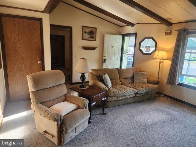 733 DOGWOOD DR, Green Lane, PA 18054