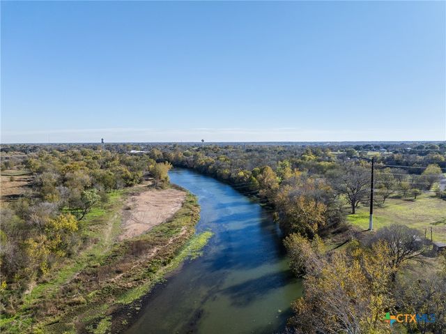 665 SH 230 Loop, Smithville, TX 78957