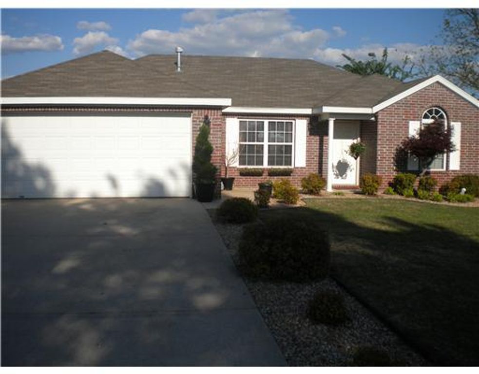 916 Zachary Street, Centerton, AR 72719