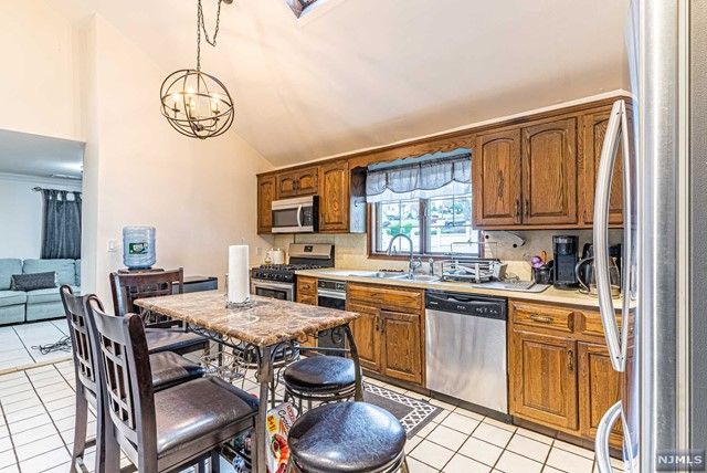 33 Haverhill Avenue, Woodland Park, NJ 07424