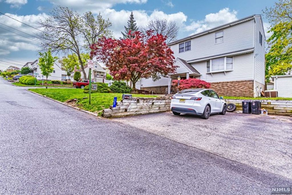 33 Haverhill Avenue, Woodland Park, NJ 07424
