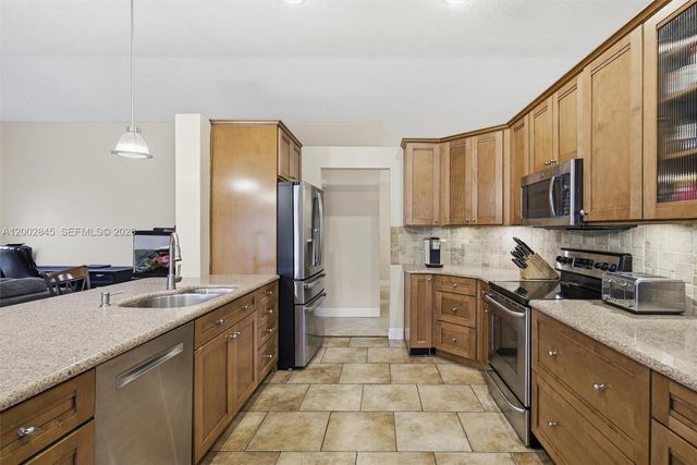 921 Monticello Ave, Davie, FL 33325