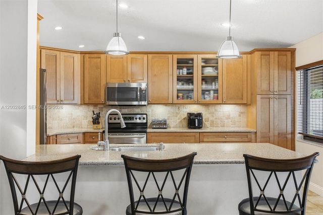 921 Monticello Ave, Davie, FL 33325