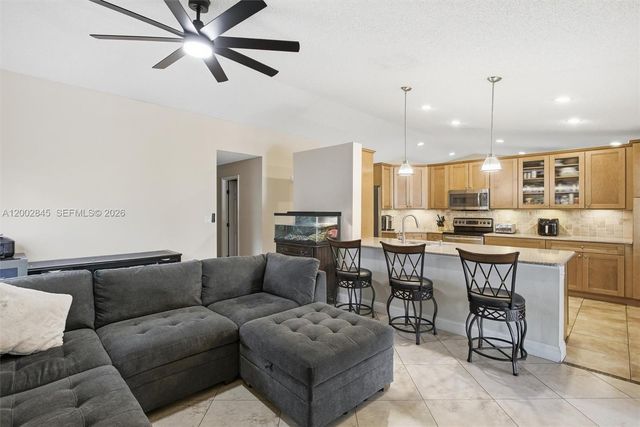 921 Monticello Ave, Davie, FL 33325