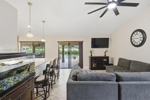 921 Monticello Ave, Davie, FL 33325