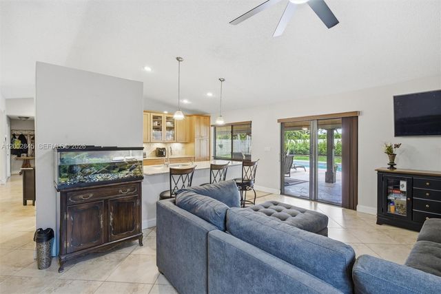 921 Monticello Ave, Davie, FL 33325