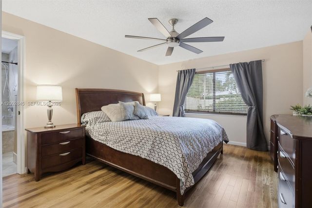 921 Monticello Ave, Davie, FL 33325