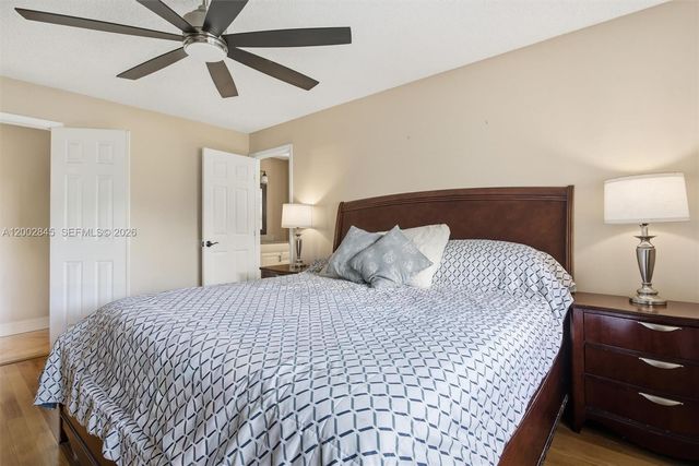 921 Monticello Ave, Davie, FL 33325