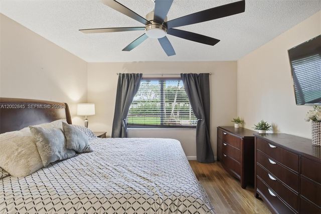 921 Monticello Ave, Davie, FL 33325