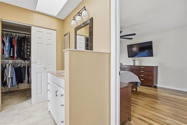 921 Monticello Ave, Davie, FL 33325