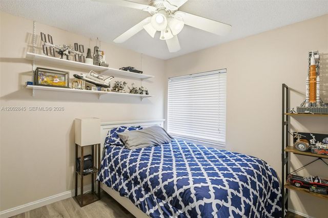 921 Monticello Ave, Davie, FL 33325