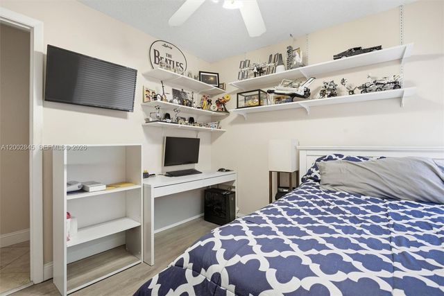 921 Monticello Ave, Davie, FL 33325