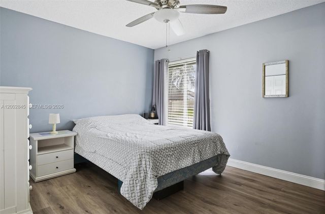 921 Monticello Ave, Davie, FL 33325