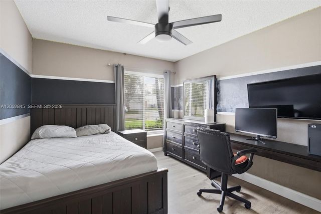 921 Monticello Ave, Davie, FL 33325