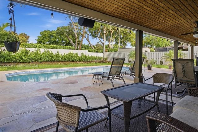 921 Monticello Ave, Davie, FL 33325