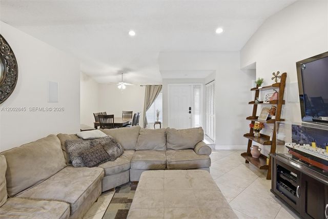 921 Monticello Ave, Davie, FL 33325